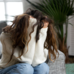 Kvinnofridslinjen besvarar allt fler samtal från våldsutsatta